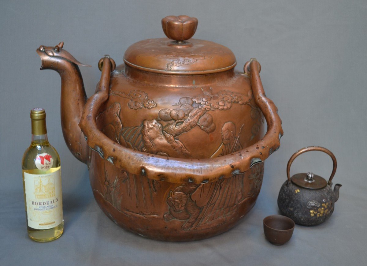 Embossed Copper Temple Teapot. Japan Edo Period.