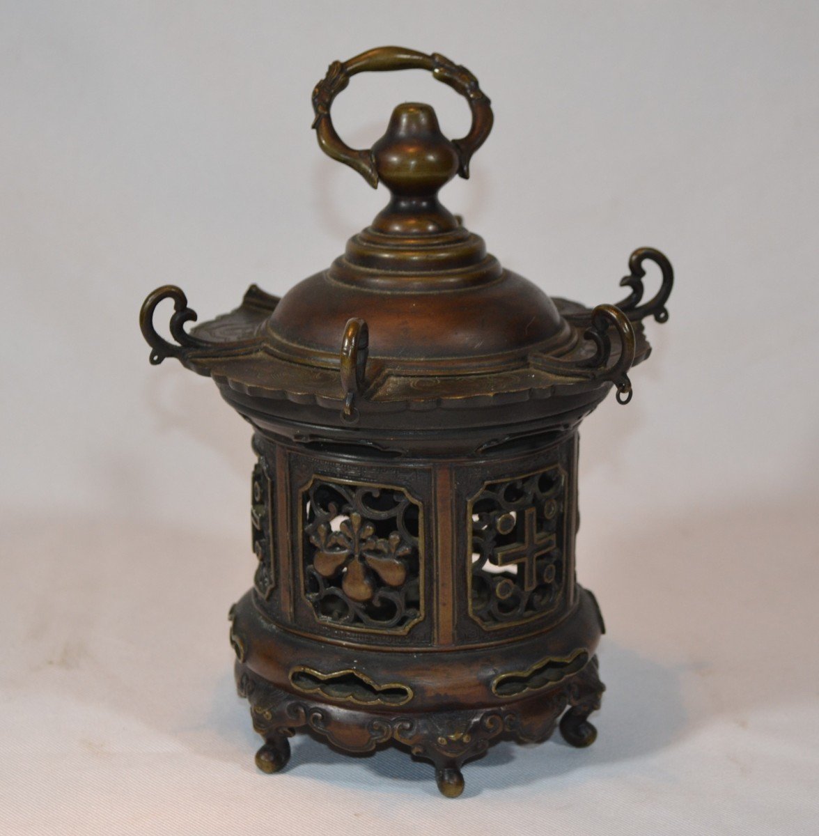 Lanterne à Suspendre En Bronze (tsuri Toro).rare Décor De Croix Chrétienne.japon Période Edo.