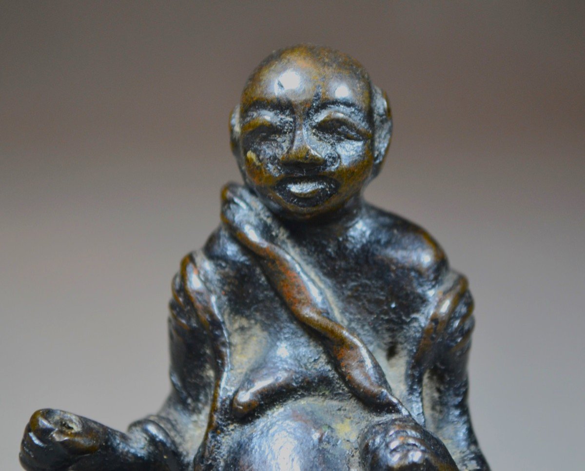 Budaï Assis Sur Un Rocher.bronze. Chine Dynastie Qing Ou Avant.-photo-1