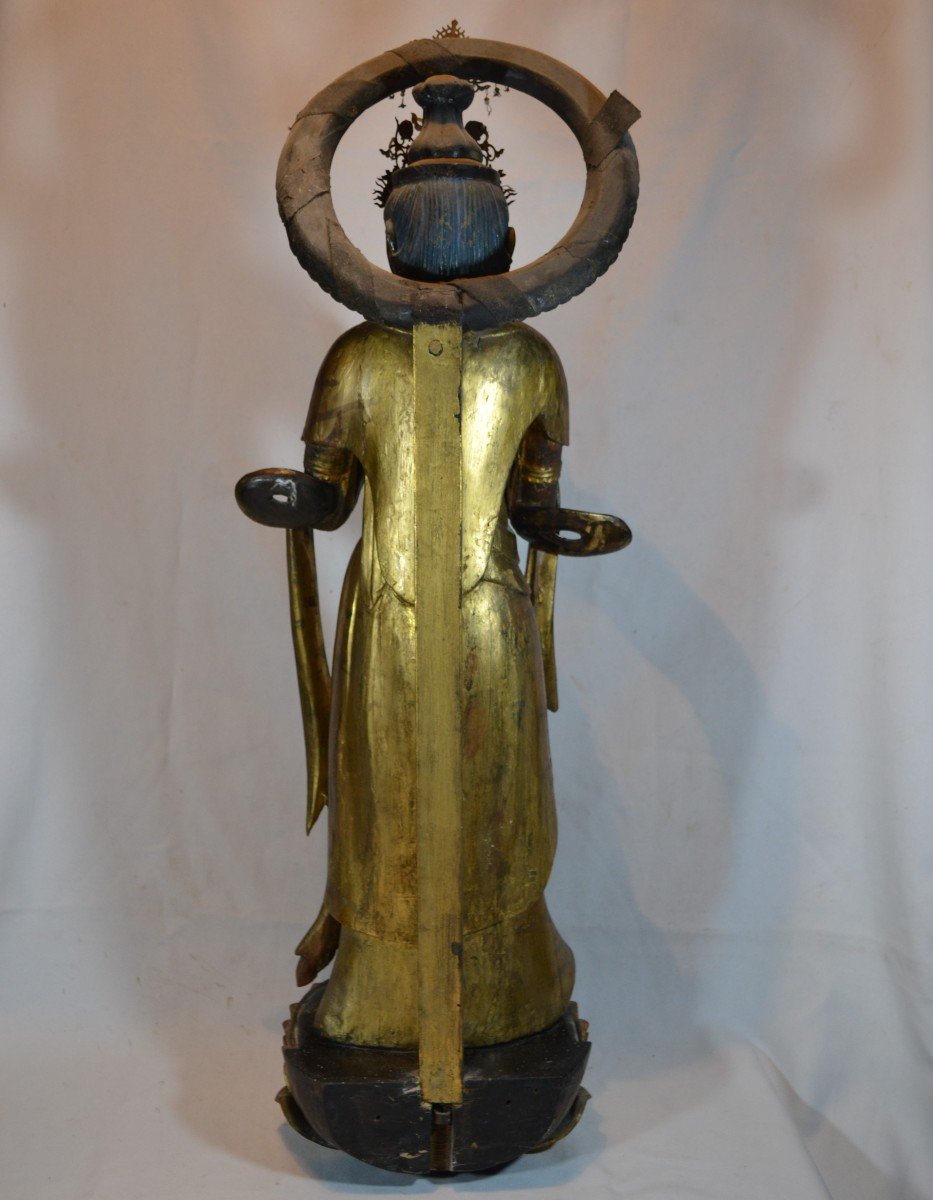 Kwannon In Golden Lacquered Wood. Japan Early Edo Period Or Earlier. -photo-1