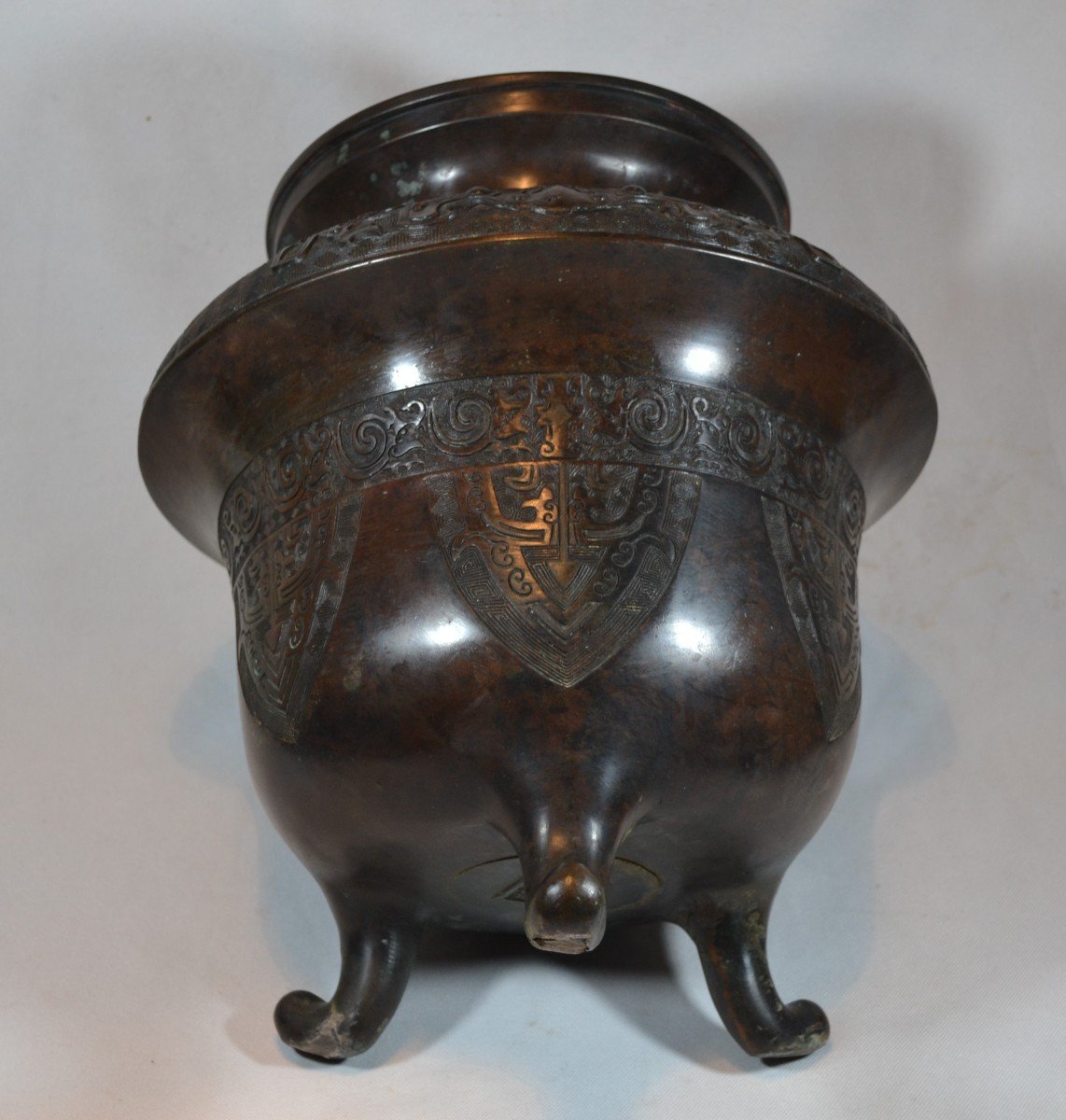 Grand Brûle-parfums Tripode En Bronze Coulé Incrusté d'Argent 19° Siècle.qing Ou Edo.-photo-1