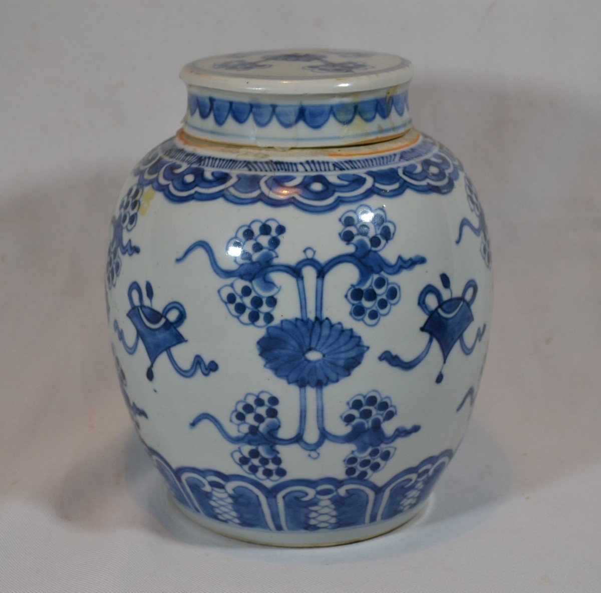 Paire De Jarres Couvertes En Porcelaine De Chine Blanc Et Bleu.epoque 17° Siècle.-photo-4