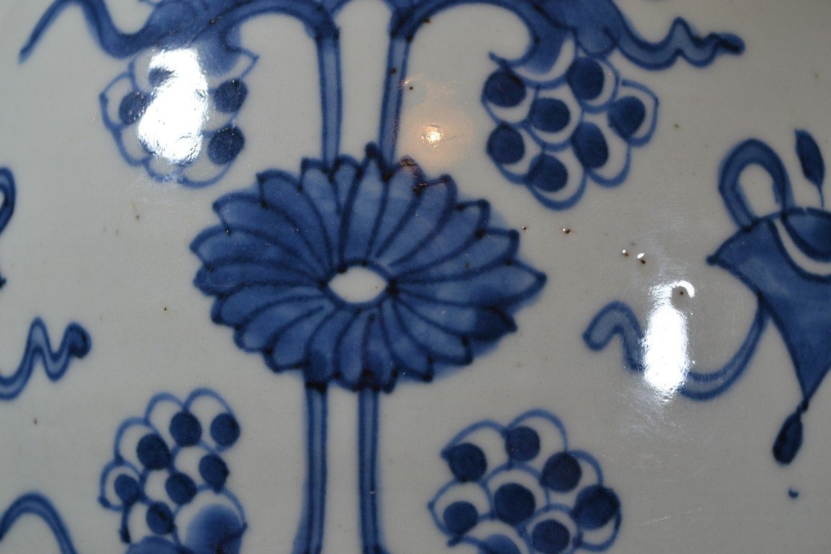 Paire De Jarres Couvertes En Porcelaine De Chine Blanc Et Bleu.epoque 17° Siècle.-photo-5