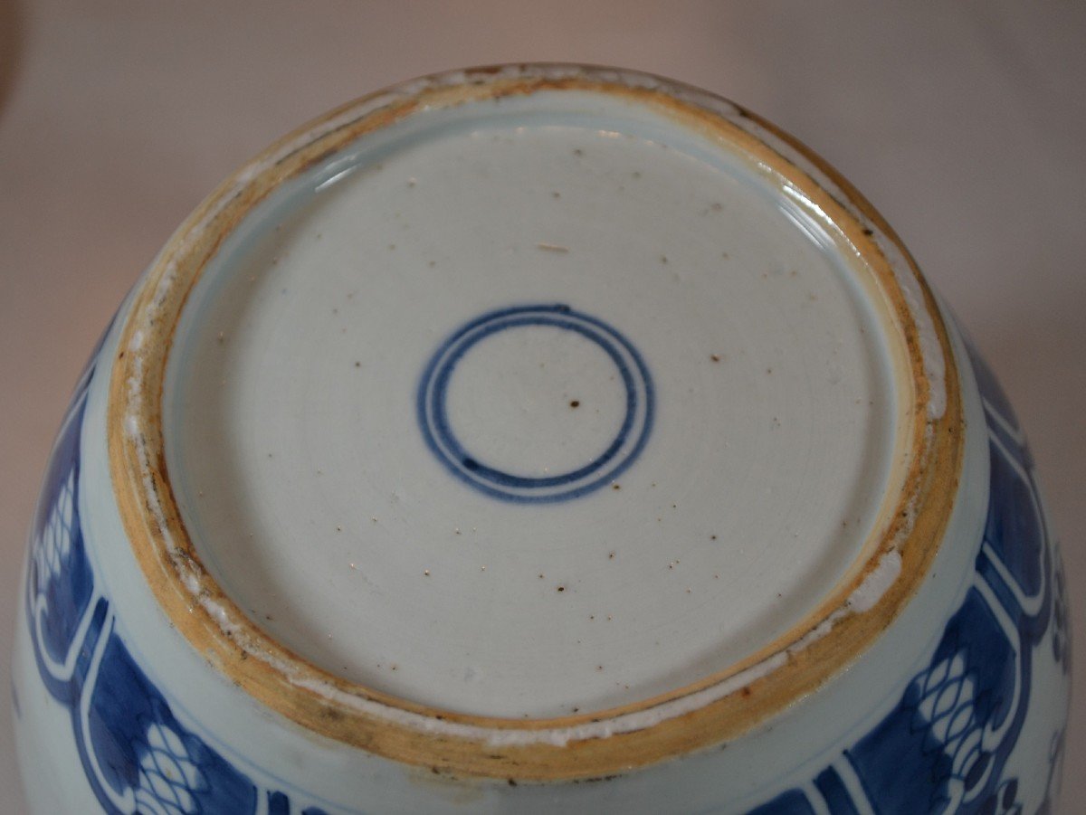 Paire De Jarres Couvertes En Porcelaine De Chine Blanc Et Bleu.epoque 17° Siècle.-photo-6