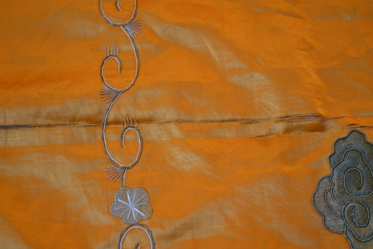 Yellow Silk Square Embroidered With Dragons. China End Of Qing Circa 1900.-photo-6