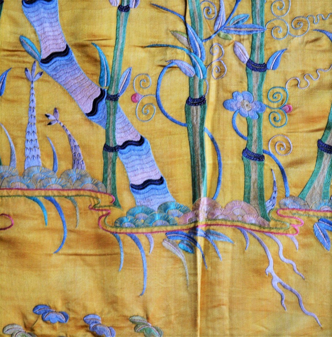 3 panneaux de soie jaune brodée. Asie 19°siècle Chine ou Vietnam-photo-3