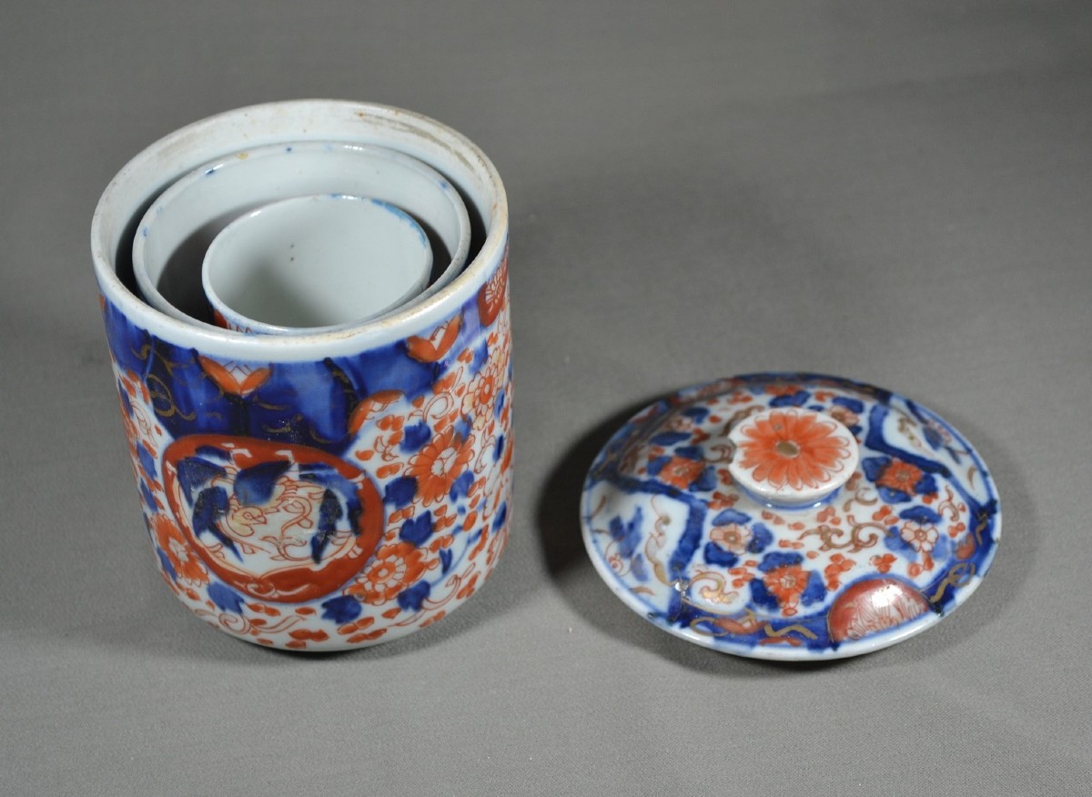 Set Of 3 "imari" Porcelain Pots. Arita Japan, Early 18th Century.