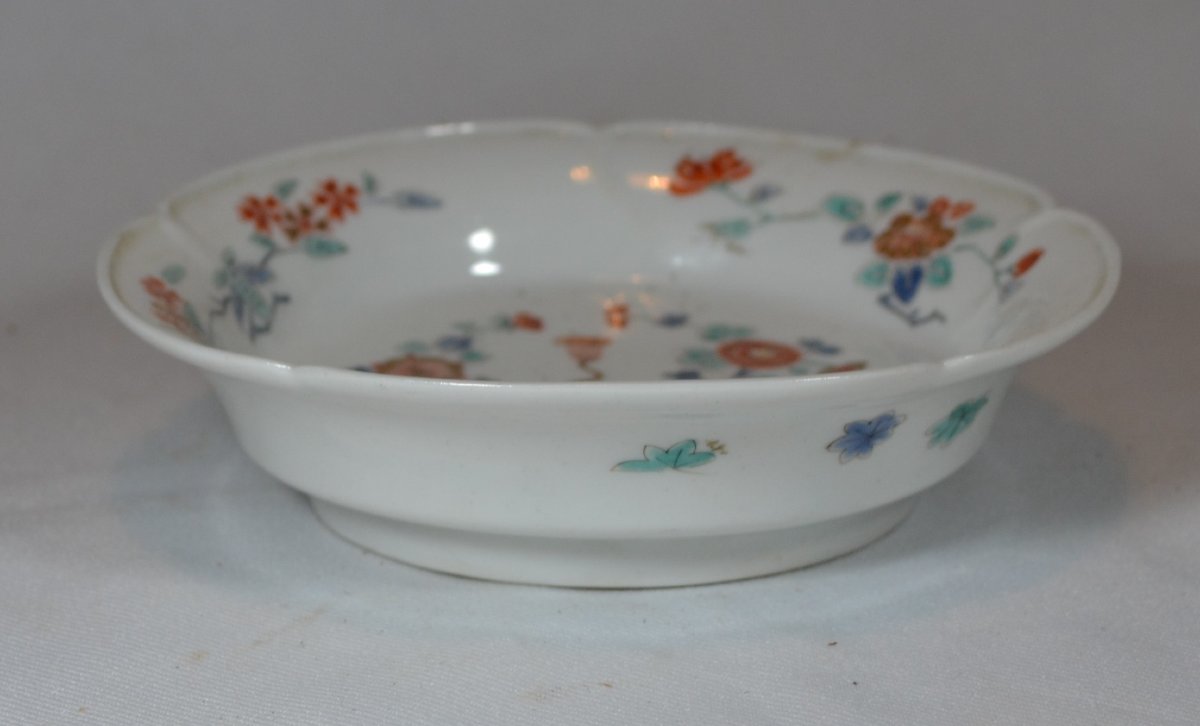 Kakiemon Porcelain Dish. Japan, Late 17th Century.-photo-2
