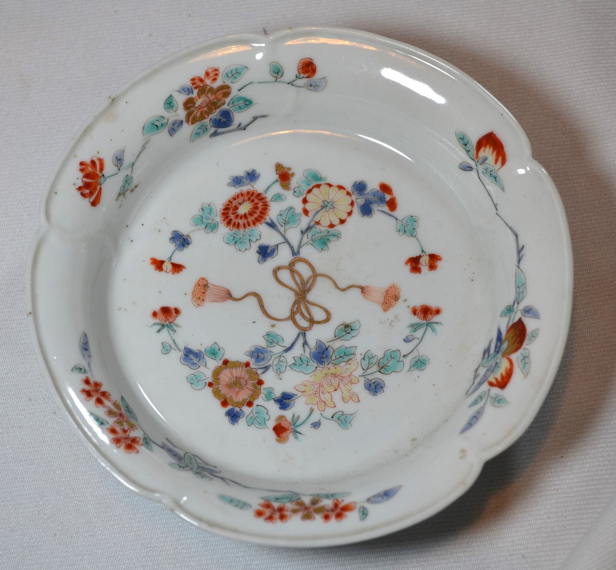 Kakiemon Porcelain Dish. Japan, Late 17th Century.