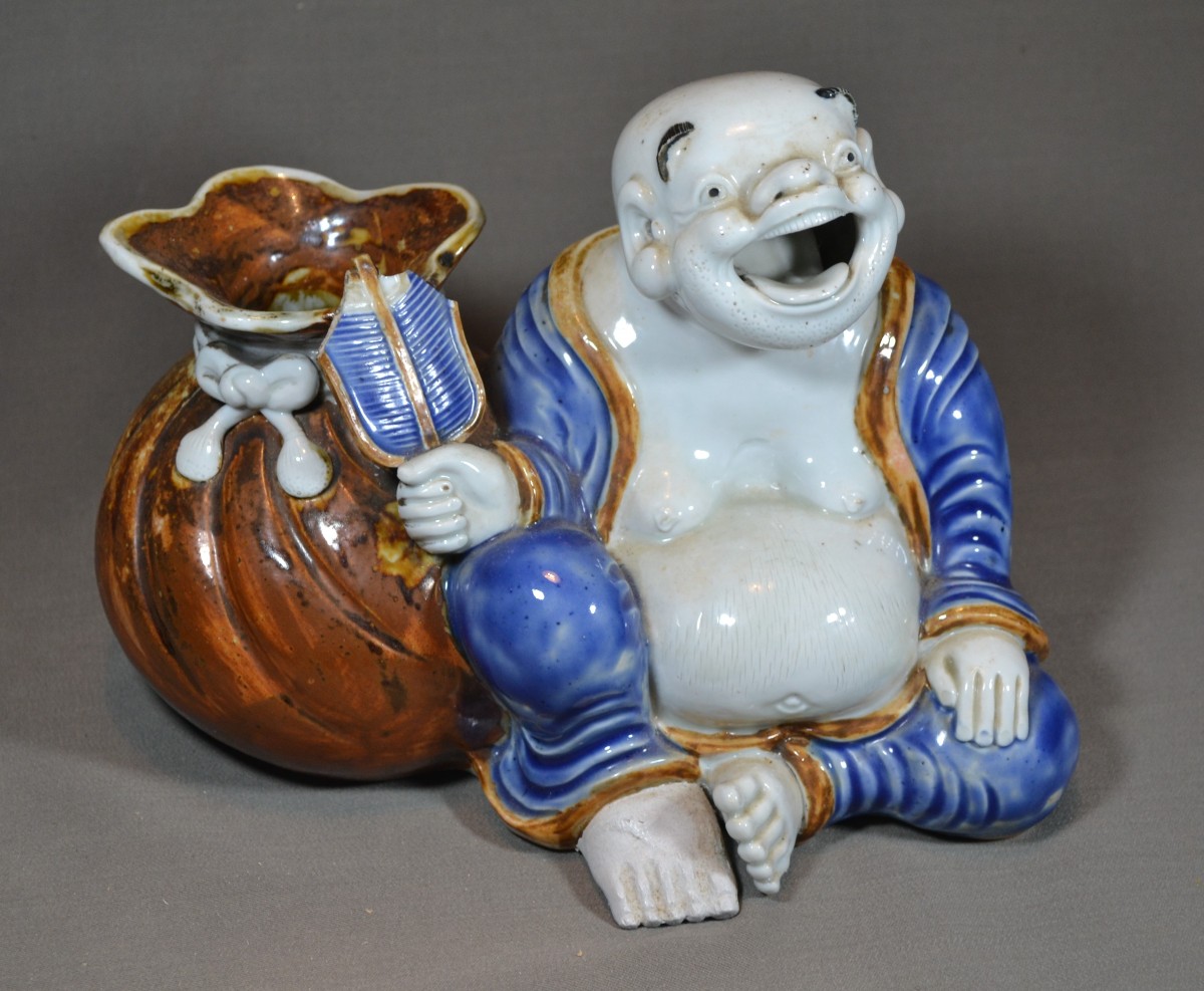 Statuette de Hoteï en porcelaine d'Hirado.Japon période Edo.