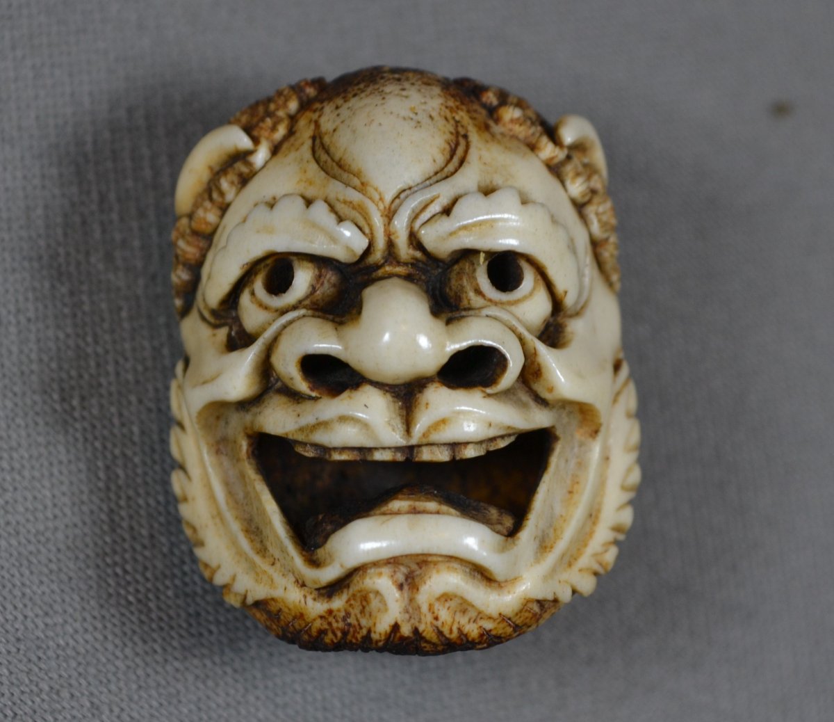 Netsuké en bois de cerf.Okame et Oni double face. Japon 19°siècle.-photo-6