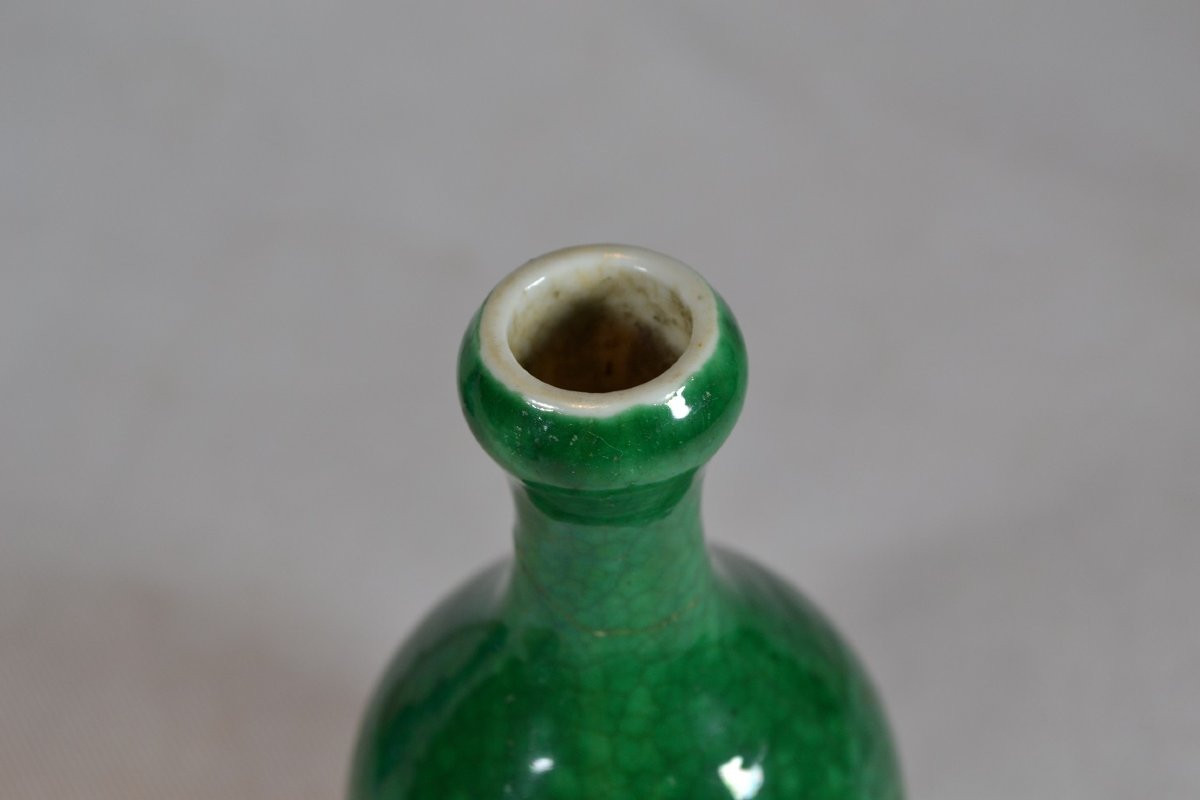 Apple Green Crackle Porcelain Vase. China, Qing Dynasty.-photo-3