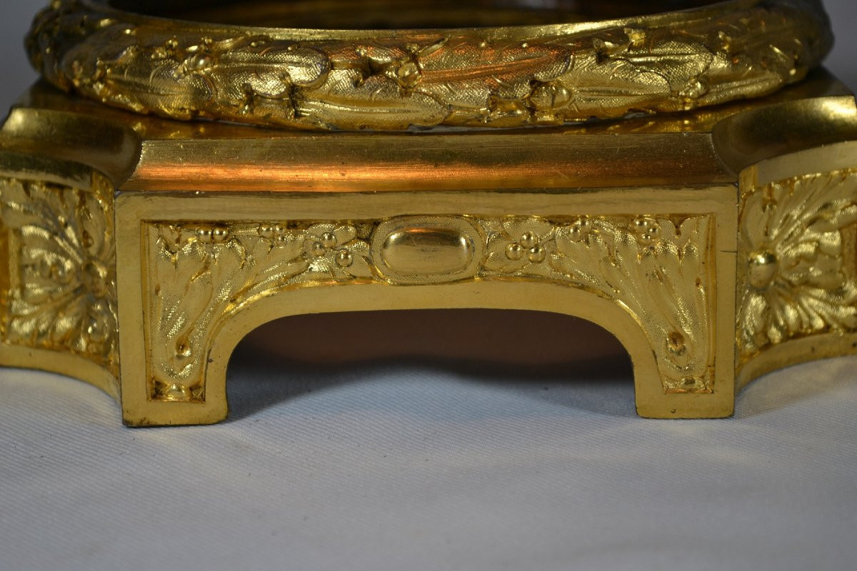 Socle en bronze doré .Style et époque louis XVI. France 18°siècle.-photo-2