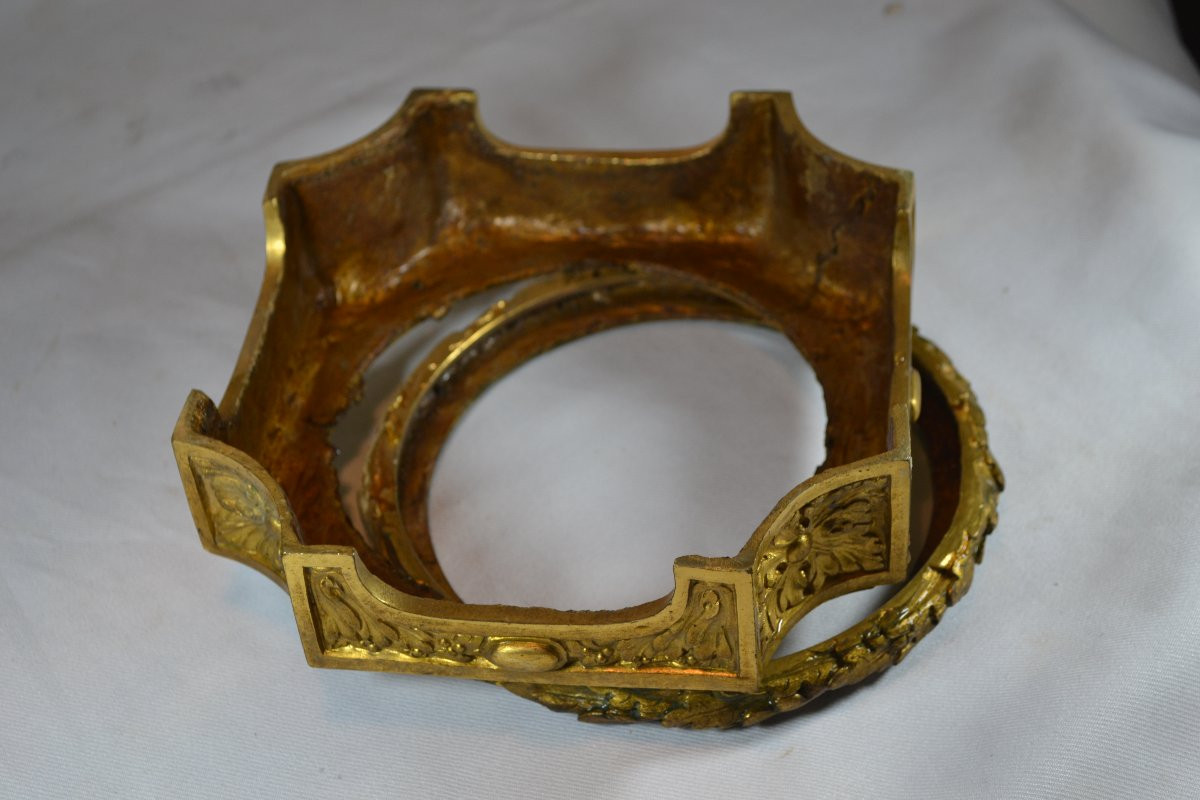 Socle en bronze doré .Style et époque louis XVI. France 18°siècle.-photo-1