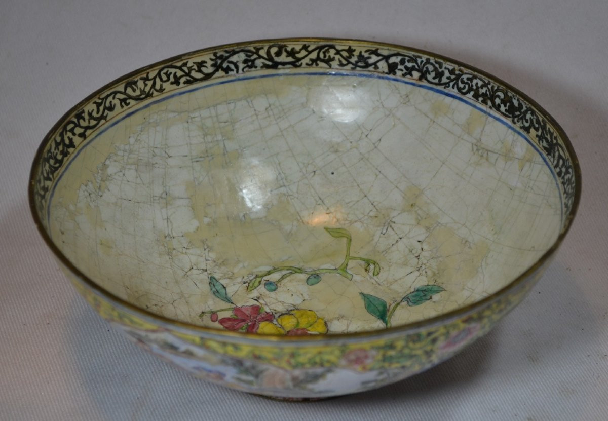 Peking Enamel Bowl. European Decoration. 18th Century China.-photo-1