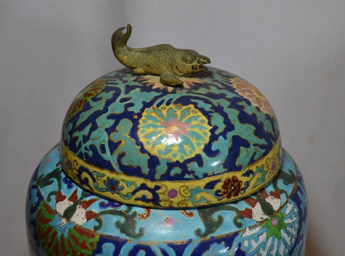 Paire de vases en porcelaine à décor de lotus.Chine 19° siècle.-photo-2