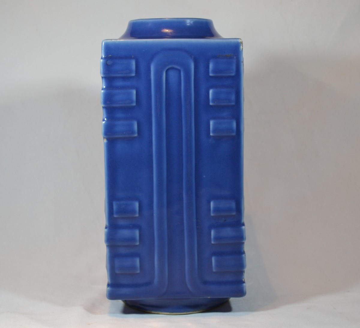 Vase en porcelaine émaillé Bleu.Règne de Qianlong.Chine 18°siècle. 