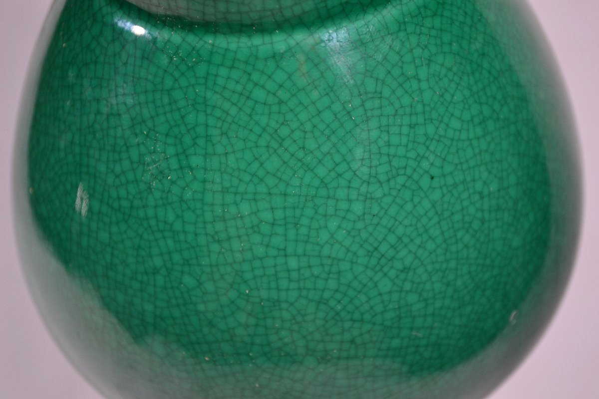 Apple Green Cracked Glazed Porcelain Vase. Qing Dynasty China.-photo-3
