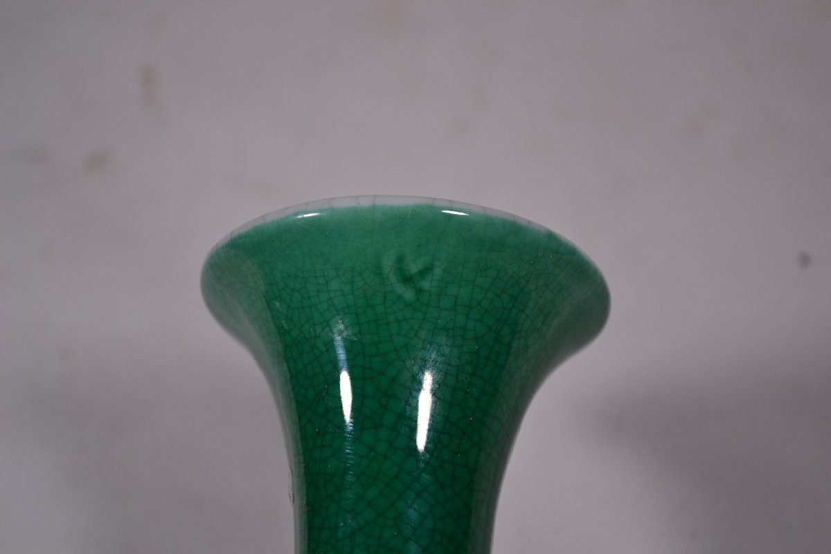Apple Green Cracked Glazed Porcelain Vase. Qing Dynasty China.-photo-5