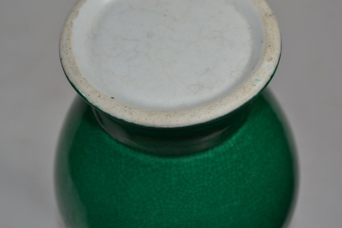 Apple Green Cracked Glazed Porcelain Vase. Qing Dynasty China.-photo-7