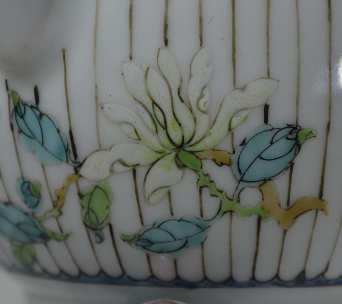 Chinese Porcelain Teapot. Qianlong Reign, 18th Century. -photo-4
