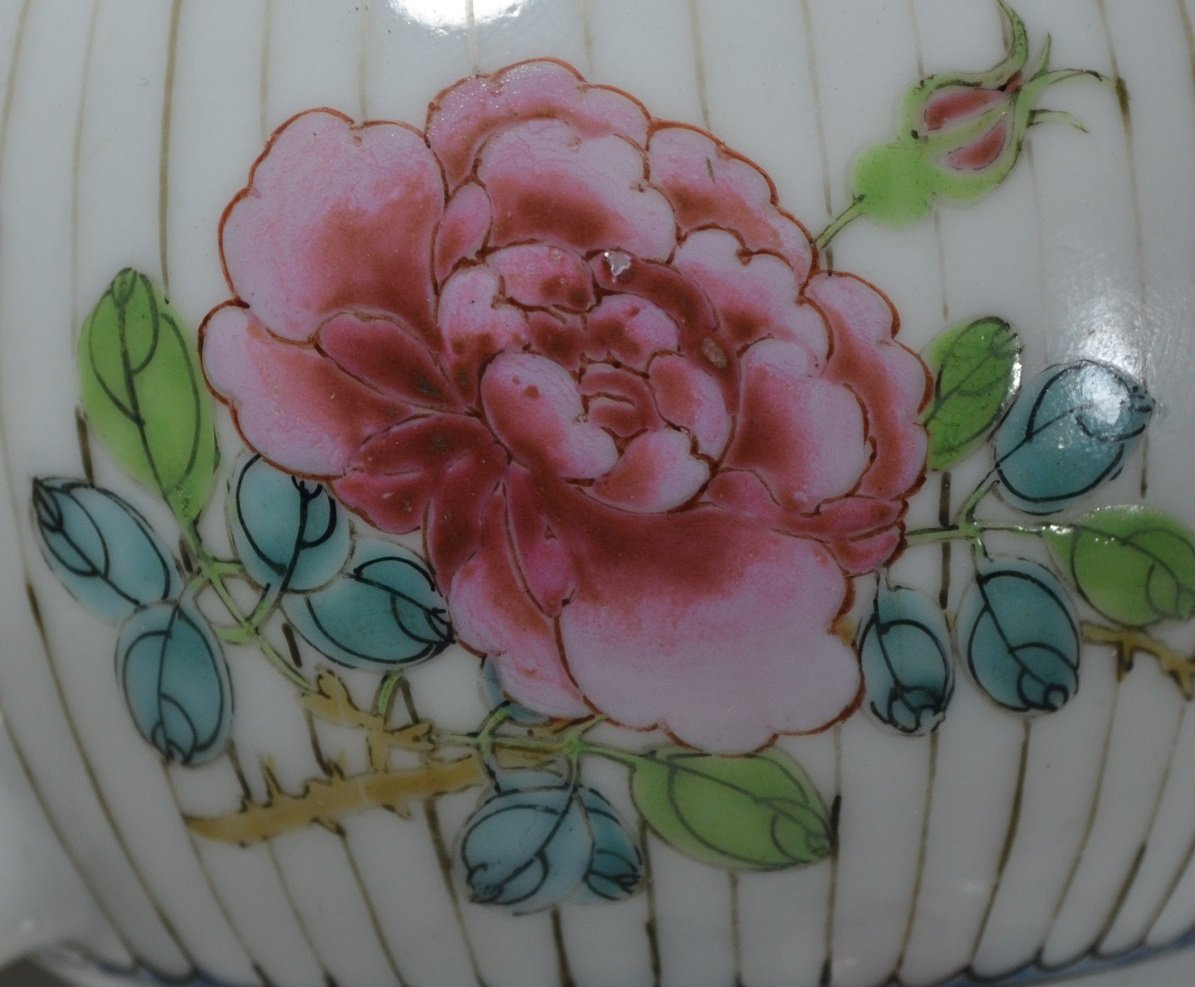 Chinese Porcelain Teapot. Qianlong Reign, 18th Century. -photo-3