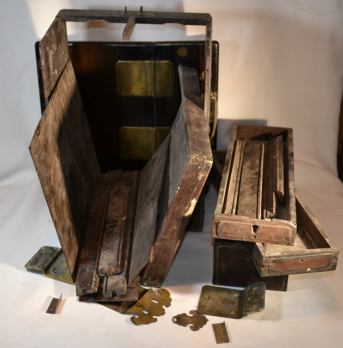 Hairdressing Cabinet In Precious Wood And Bronze. China, Qing Dynasty.-photo-3