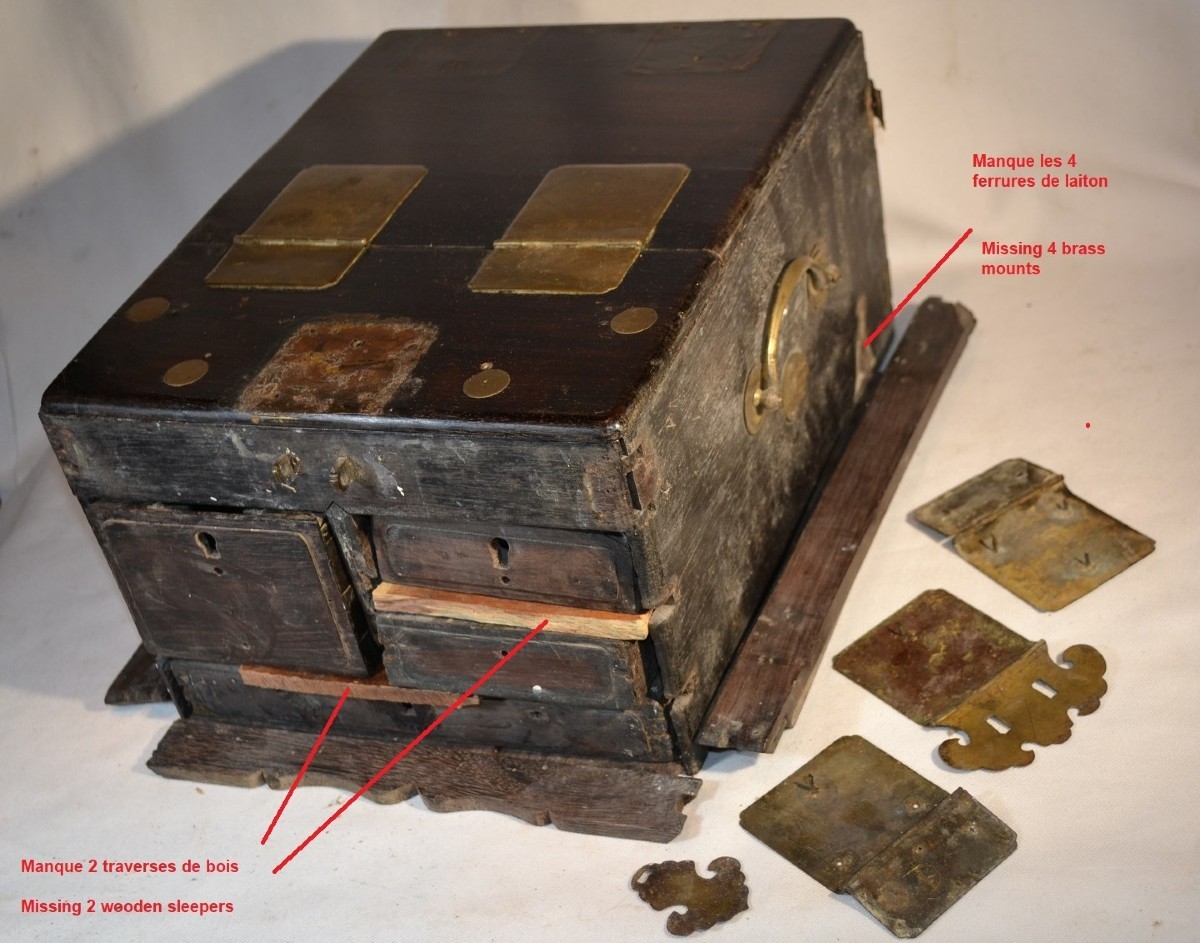 Hairdressing Cabinet In Precious Wood And Bronze. China, Qing Dynasty.-photo-4