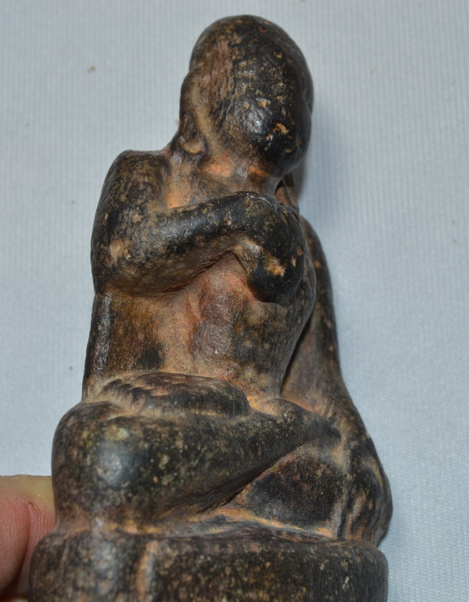 Bouddha en pierre noire sculptée.Indes médièvales époque Pala 11° siècle.-photo-6