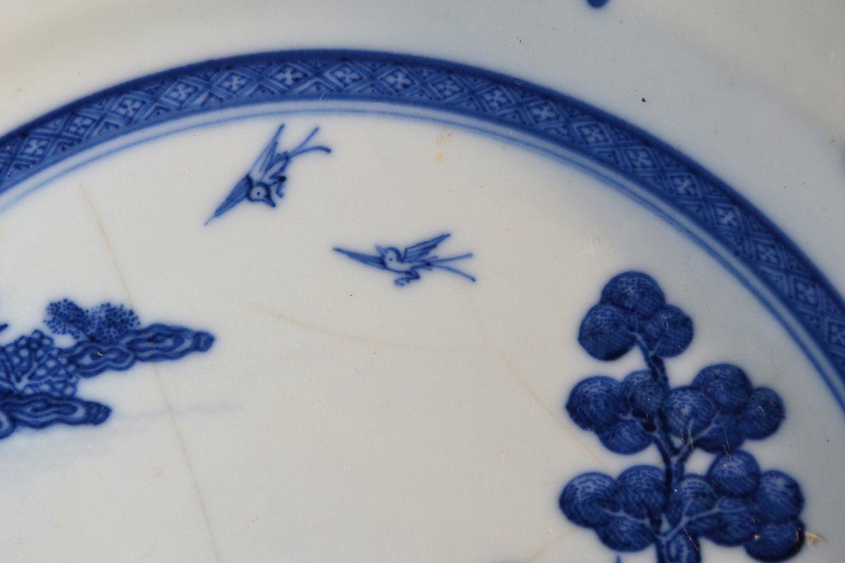 Plat en porcelaine bleu et blanc. Chine 18°siècle.Qianlong. -photo-2