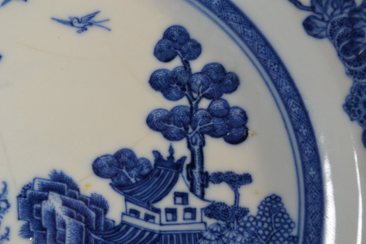 Plat en porcelaine bleu et blanc. Chine 18°siècle.Qianlong. -photo-4