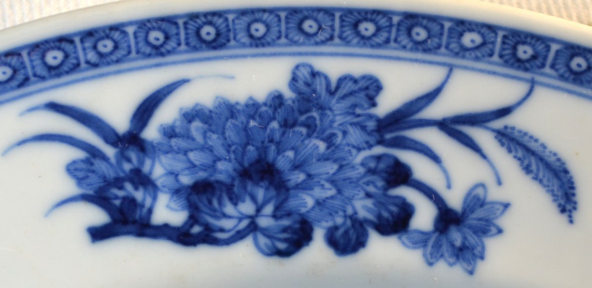 Plat en porcelaine bleu et blanc. Chine 18°siècle.Qianlong. -photo-5
