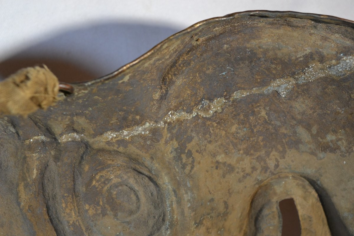 Masque de Yamantaka (Vajrabhairava) en cuivre repoussé et doré. Tibet ou Népal 19° siècle. -photo-5