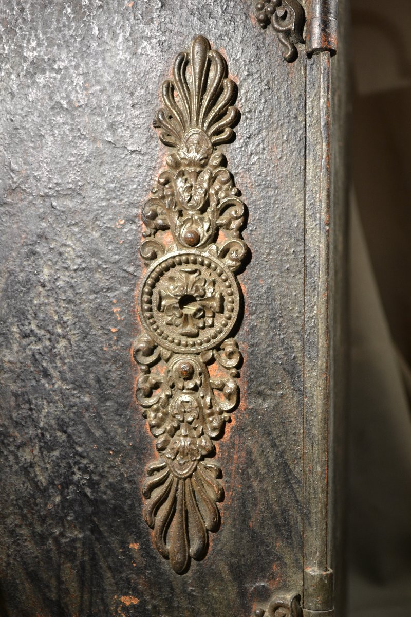 Iron Travel Safe. Europe, 19th Century.-photo-3