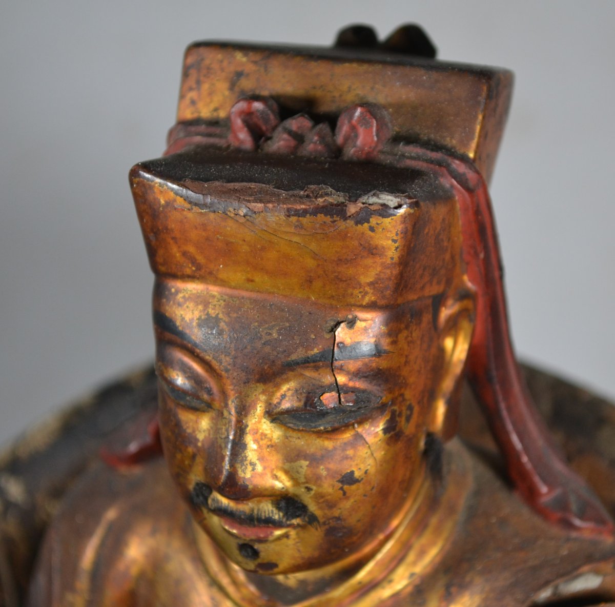Dignitaire Chinois en bois sculpté 17° siècle ou avant.-photo-4