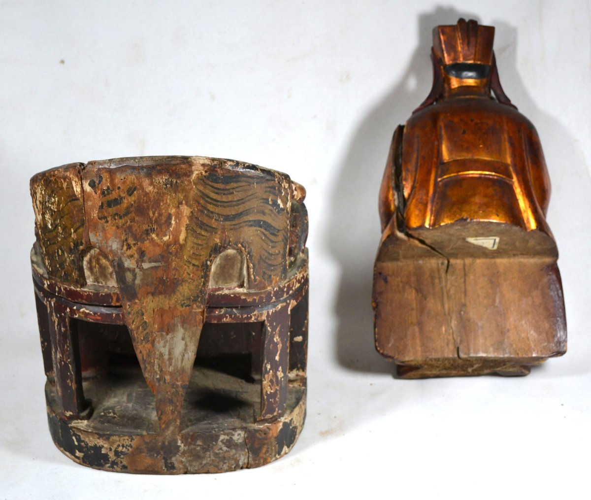 Dignitaire Chinois en bois sculpté 17° siècle ou avant.-photo-2