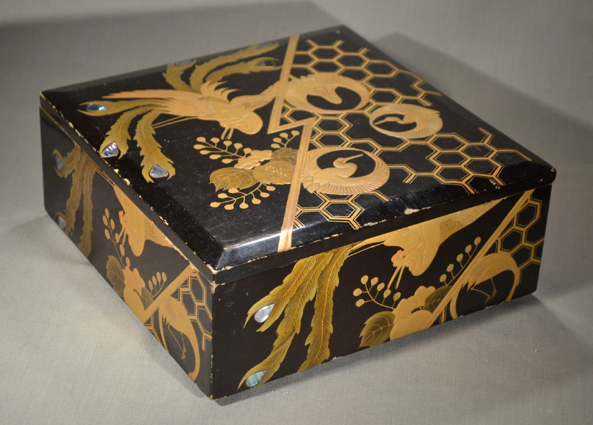 Boite en laque décorée de Phoenix. Japon Meiji-Taisho. 