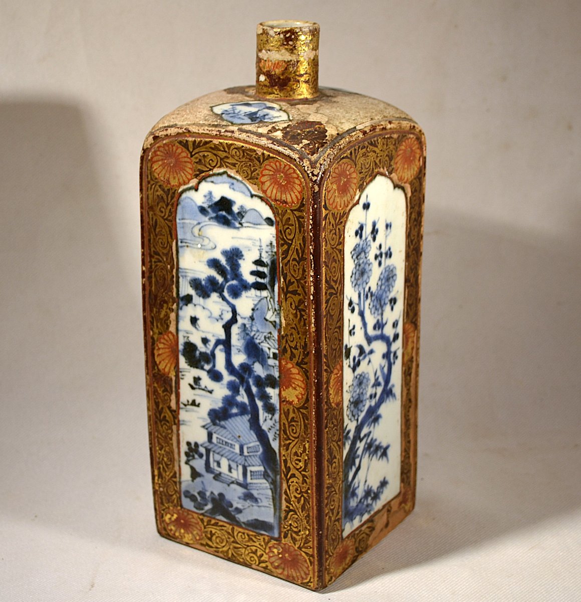 Tokkuri en porcelaine, décor en bleu sous couverte. Partiellement laqué. Japon fin 17°siècle-photo-4