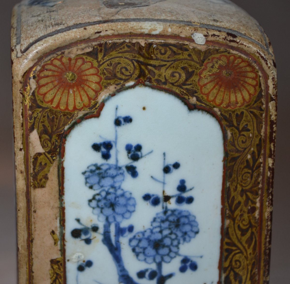 Tokkuri en porcelaine, décor en bleu sous couverte. Partiellement laqué. Japon fin 17°siècle-photo-2