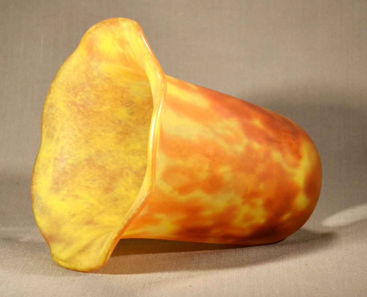 Tulipe en pâte de verre de Daum. France début 20°siècle. -photo-2