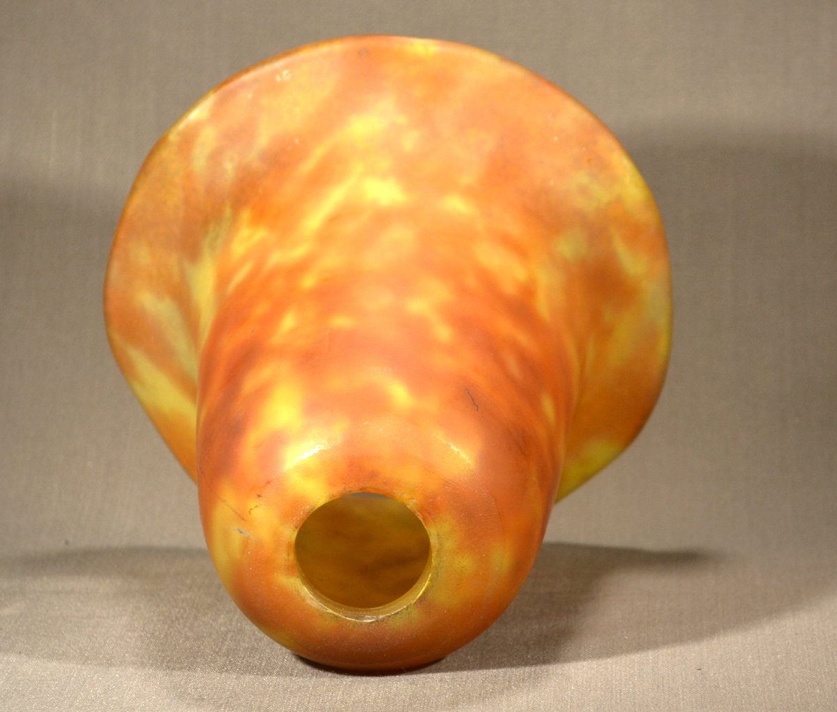 Tulipe en pâte de verre de Daum. France début 20°siècle. -photo-3