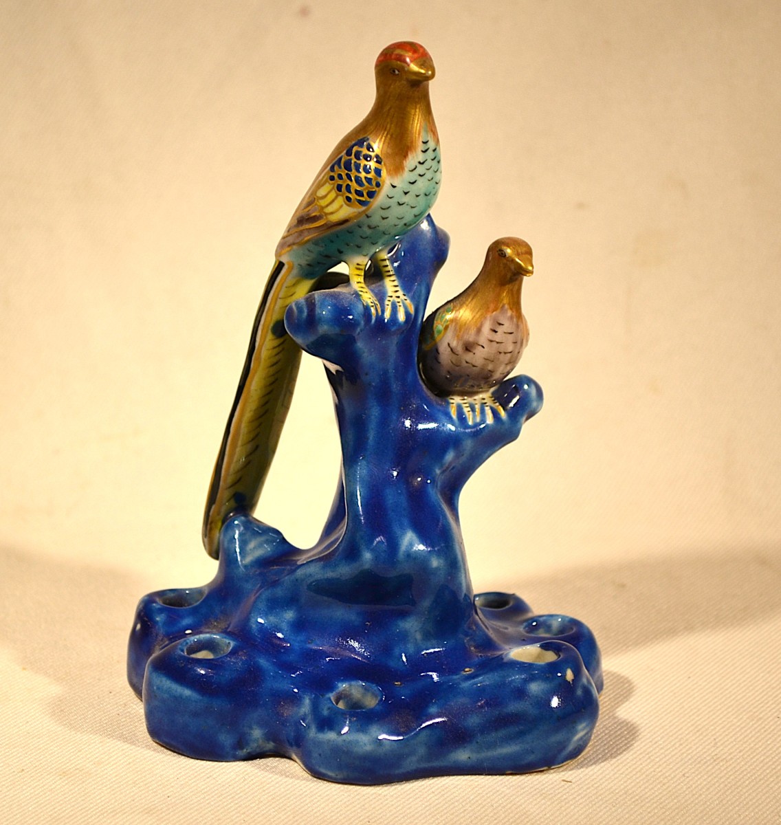 Hanadome Porcelain In The Makuzu Kozan Style. Japan, Circa 1900.