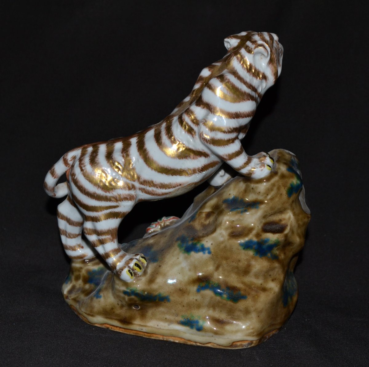 Tigre en porcelaine décor émaillé. Ecole de Kozan. Japon Meiji. -photo-2