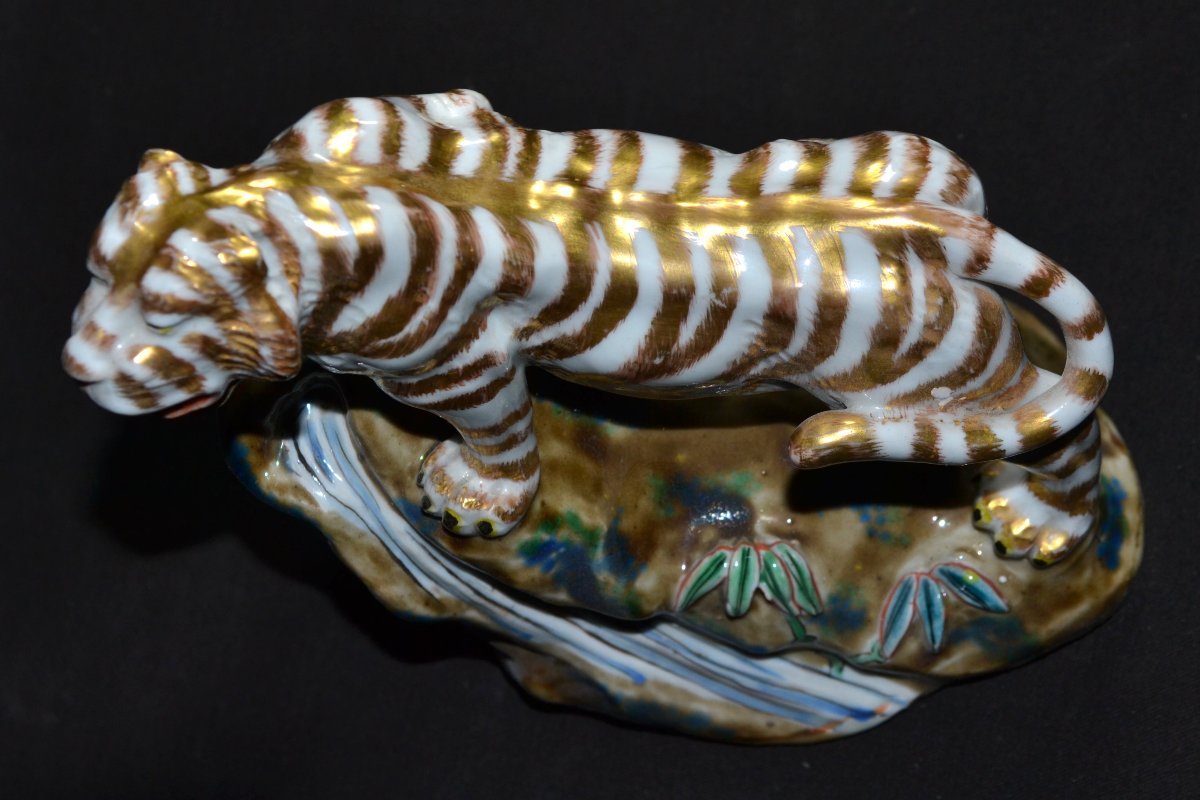 Tigre en porcelaine décor émaillé. Ecole de Kozan. Japon Meiji. -photo-4