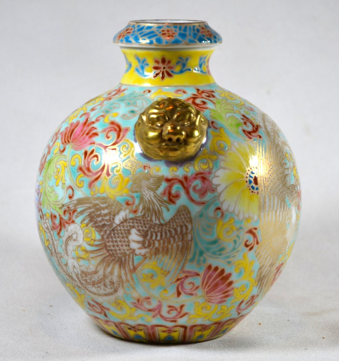 Vase en porcelaine de Chine ,décor de Fenghuang.  Marque de Qianlong. -photo-3
