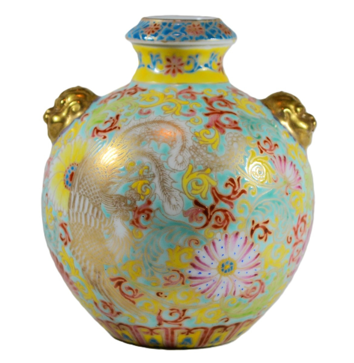 Vase en porcelaine de Chine ,décor de Fenghuang.  Marque de Qianlong. 