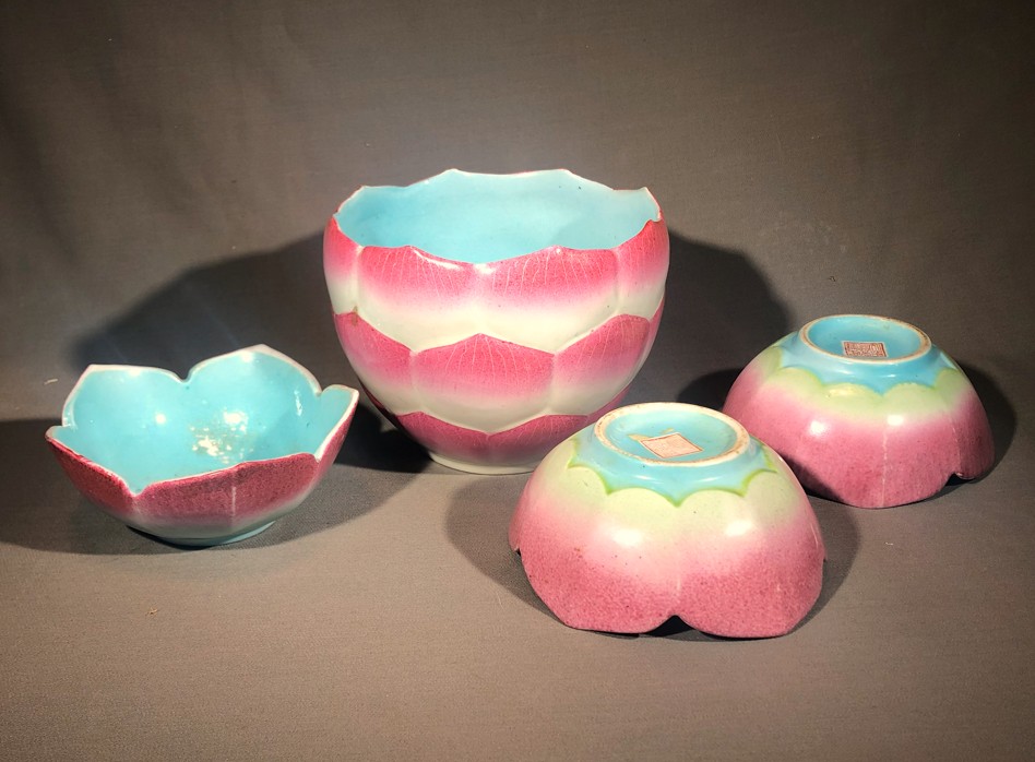 Bols-Lotus en porcelaine de Chine, émaillée famille rose. Marque Daoguang et Tongzhi.