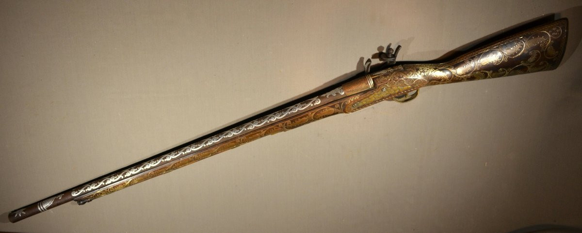 Fusil à silex incrusté d'argent. Empire Ottoman vers 1800. -photo-2