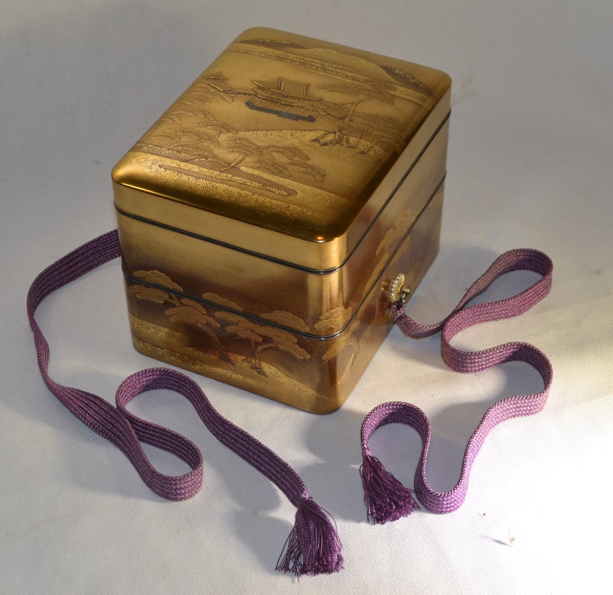 Gold Lacquer Box. Japan, Meiji Period, Late 19th Century.-photo-1