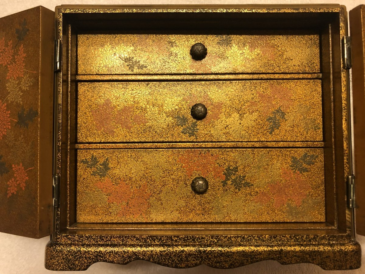 Japanese Gold Lacquer Cabinet (kodansu). Japan, Edo Period. 18th Century.  -photo-4